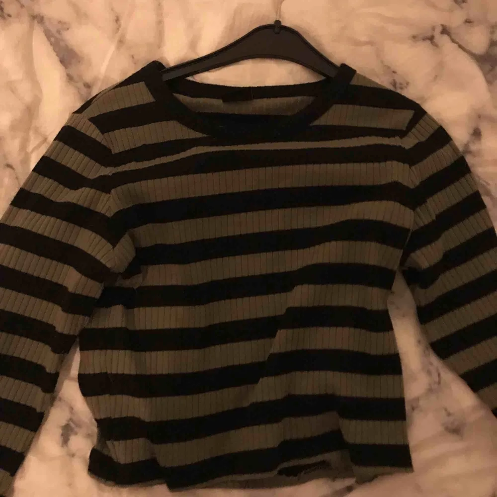 Fin tröja från Gina tricot, kommer inte till användning längre! Köpare står för frakt🥰. Tröjor & Koftor.