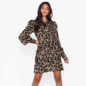  - Helt ny från Nelly ! Kostar 499 kr på hemsidan .  Mitt pris är 400 inkl frakt  Aldrig använd 🌸 