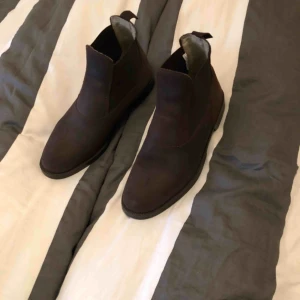  - Ridkängor av slittåligt material som funkar utmärkt till det aktiva utelivet.