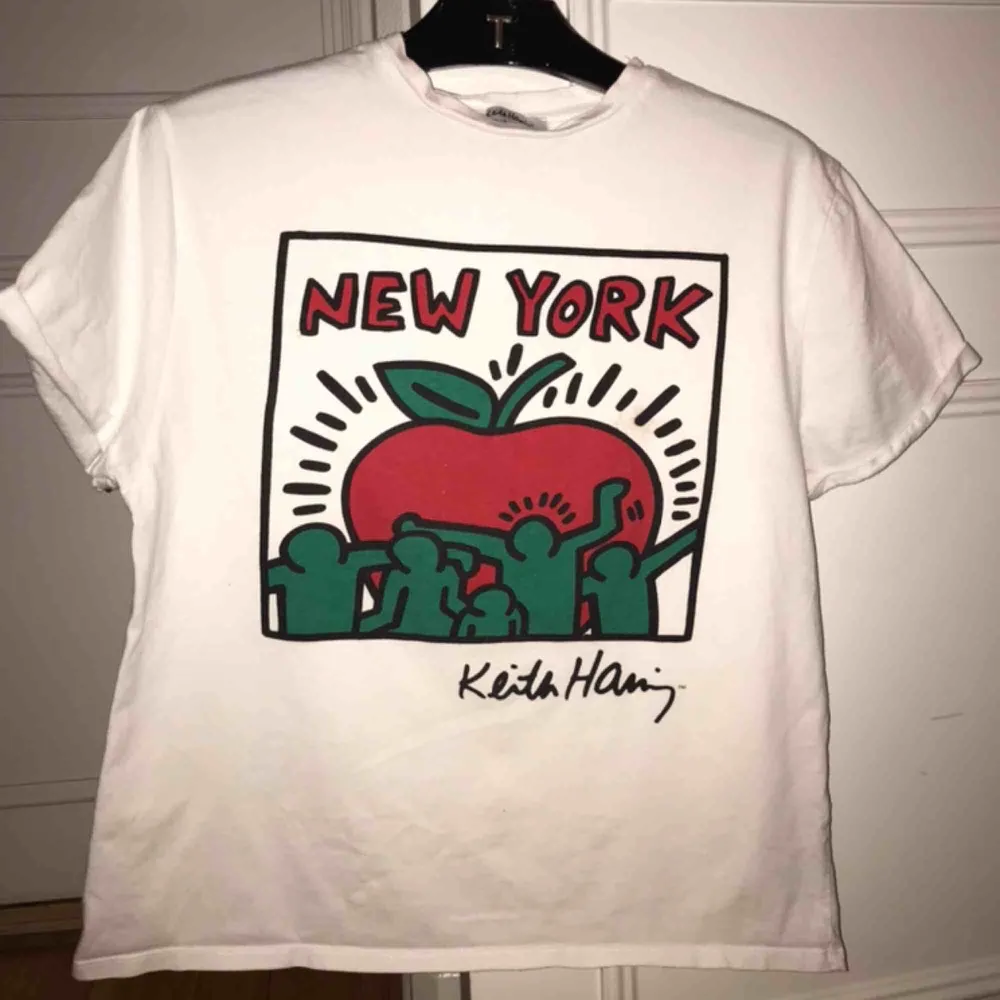 Fin tröja med illustration av Keith Haring som jag tyvärr tröttnat på :( köpt på asos. T-shirts.