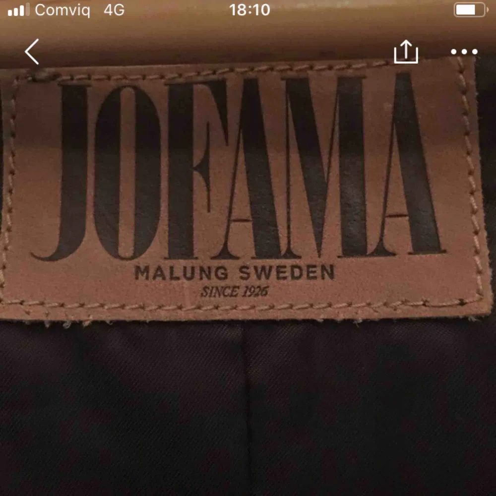 Superläcker omlottklänning i mörkgrön mocka från JOFAMA i MALUNG   Inköpspris 3.500:- anv 1 gg Nu 2200:- med viss prutmån, hämtas i Borlänge. Klänningar.