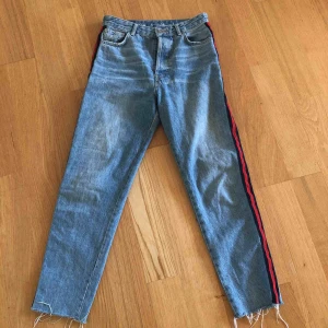  - Jeans har revärer på båda sidorna!