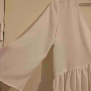  - Blus från Bik Bok nästan oanvänd säljer då den tyvärr är lite för liten för mig😢😊