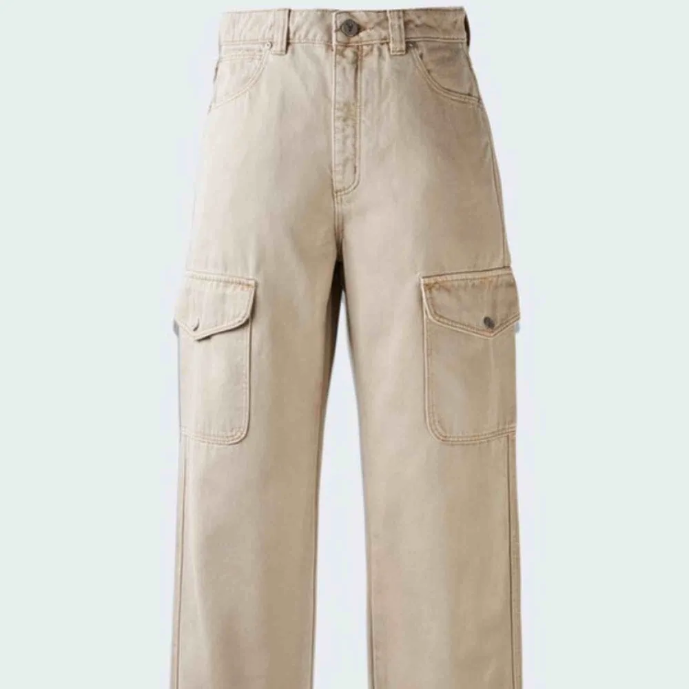 Köpte dessa från Carlings för 899kr men märkte sen att de var för tajta och kunde inte lämna tillbaka de för jag hittade inte kvittot. . Jeans & Byxor.