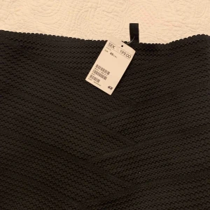 Adidas - Aldrig använd snygg tight kjol 