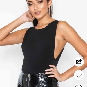  - Body ifrån Nelly som jag bara har fått användning av 2 gånger så den är så gott som ny