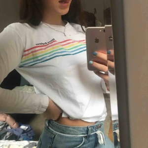  - Snygg tröja från junkyard, stök xs.  Kund står för frakt/ mötas upp i Sthlm.