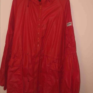  - Super skön och snygg vindjacka! Så härlig färg och passar till nästan allt!