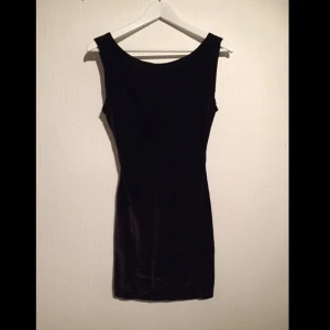 Zara klänning med öppen rygg - Zara klänning med öppen rygg