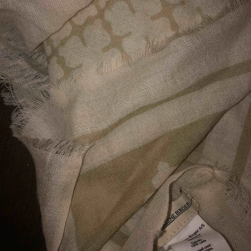 By Marlene Birger scarf  Aldrig använd  Ordinarie pris: 1400 kr  . Tröjor & Koftor.