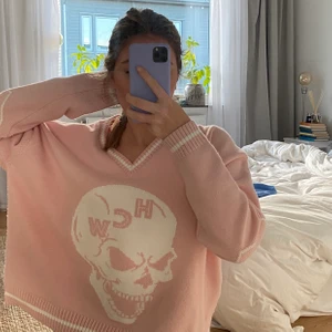 HEAVEN CAN WAIT - Supersnygg, slutsåld, tröja från Heaven can wait i storlek S! Helt ny! Har bud på 1500! Köparen står för frakten! Orderbekräftelse finns! 