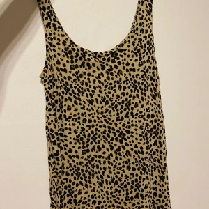 Linne  - Säljer denna fina topp. Använd 1 gång 