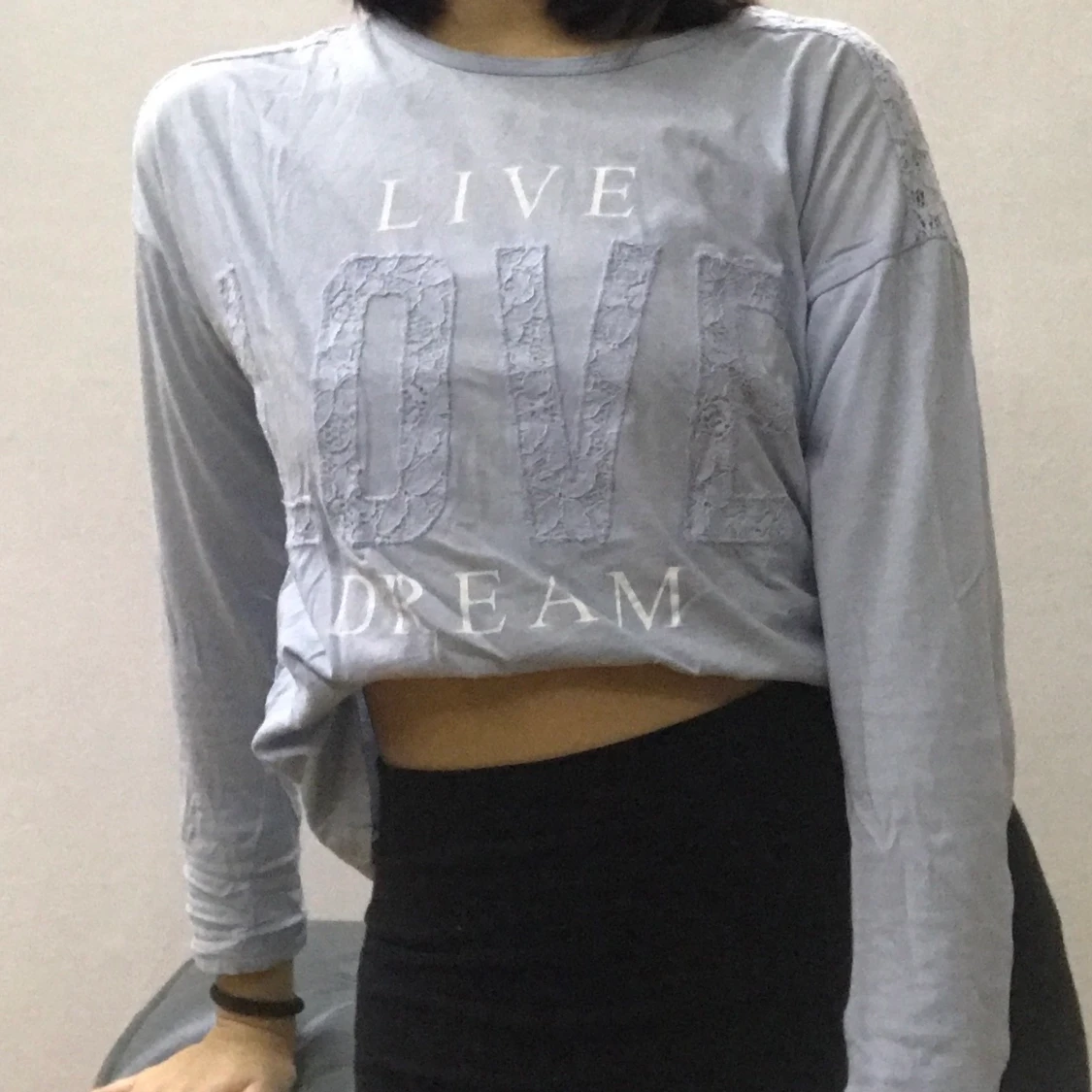 En ljusblå långärmad tröja - 90