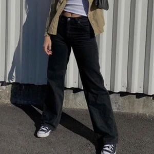 Jeans - Säljer nu mina svarta monik jeans för att dom har blivit för små! Dom är knappt använda och i bra skick.