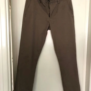 Vintage Burberry byxor - Vintage Burberry byxor, strl 30W/34L. Mått: midja: 80cm, innerbenslängd: 86cm.  Fint skick och inget att anmärka på.