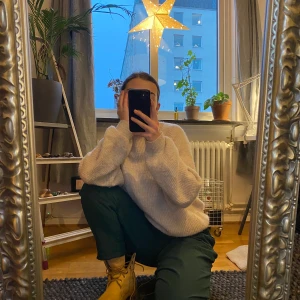 Byxor - Lite fodrade byxor köpte på 2hand i tampa för längesen! Fint mönster på insidan och sitter bra i midjan på en s-m💚