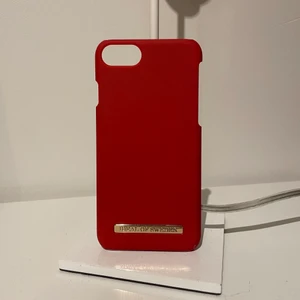 Ideal of Sweden skal - Rött Ideal of Sweden skal för iPhone 7/8💋Är i mycket fint skick!