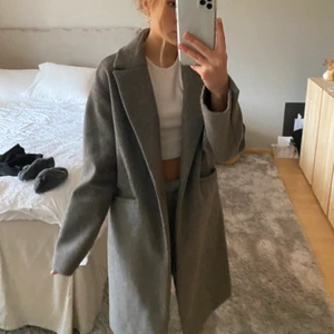 Grå kappa - Grå kappa från berskha. Köpare står för frakt✨