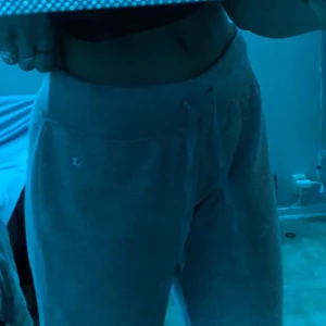 Champion - Champions mjukisar köpte dem för inte så långt tag sen men andvände dem aldrig,de är för de mesta slutsålda överallt 