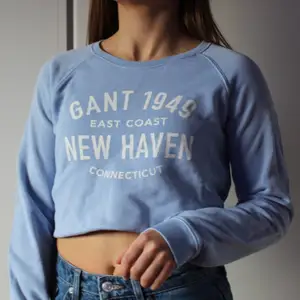 Ljusblå sweatshirt från Gant. Storlek XS, men aningen oversized. Nypris: 299kr