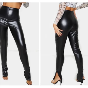 Skinnbyxor med slits  - Helt oanvända byxor med slits vid anklarna. Byxorna är i TALL modell, så dom är längre än vanliga byxor om man gillar det eller är lång (232kr ink. frakt)