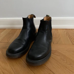 Dr martens 2976 chelsea boot - Dr martens 2976 chelsea boot i fint skick. Storlek 38. 