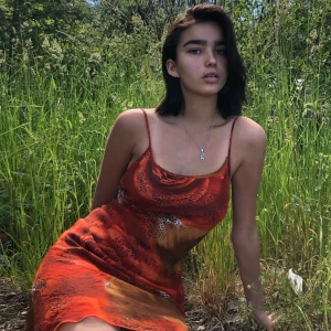 Klänning - Favoritklänningen 🥺 köpt på humana så storleken är oklar men skulle säga en S! Finns inget mer att säga än otroligt skön och otroligt söt!!! Pyttelite trasig (syns på bild nr 2). Budgivning i kommentarerna om många är intresserade! Högsta bud: 160! 💘 Budgivning slutar på fredag (12/2 23.59) 