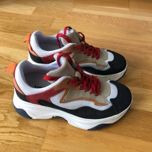 Svea skor i storlek 37 -  •Nypris 1999 kr. Säljer för 350 kr •Storlek 37 •Väldigt fina och bekväma •Knappt använda. Hela och rena. 🚫Djurfritt och rökfritt hem 📍Kan mötes upp i Mölnlycke 📬Kan skickas mot fraktkostnad