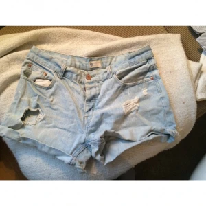  - Jeansshorts från Gina tricot