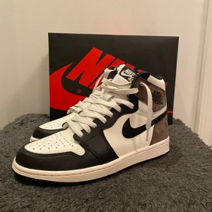 jordan 1 mocha - storlek 42, All og