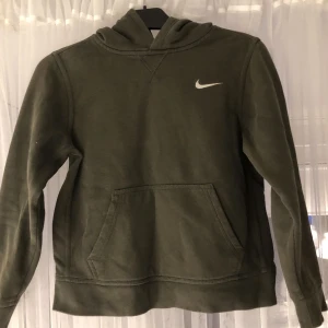 Vintage nike hoodie - Vintage, vet inte storlek men jag anser att det är XS. Fraktar 🤍