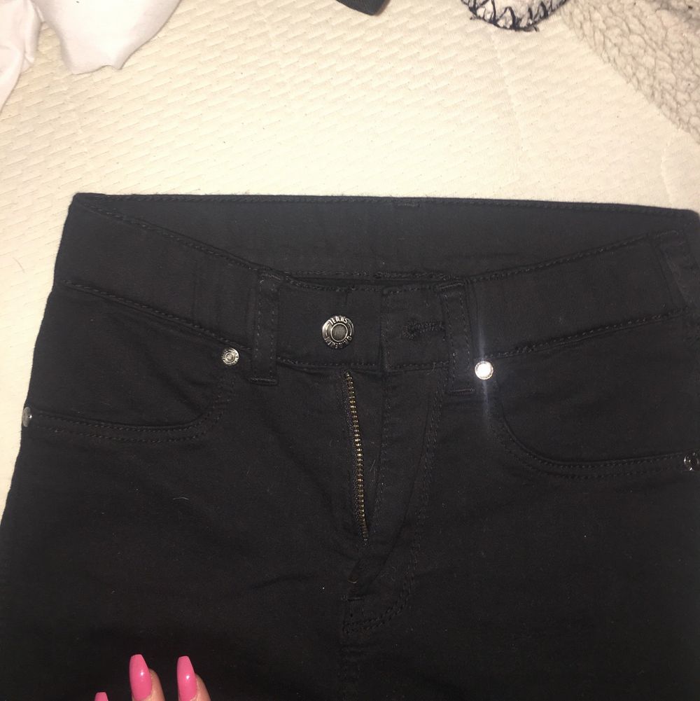 Bootcut jeans från dr denim, storlek S och köpta för 500kr. Använda en gång och säljs för att jag har flera par av bootcuts💕. Jeans & Byxor.