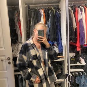 Zara - En rutig jacka från Zara. Storlek S