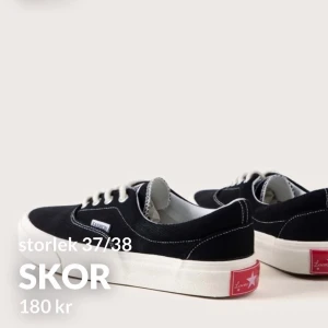 skor - storlek 37-38 helt nya och oanvända säljer pga att jag råka beställa två av samma, kostar 250kr