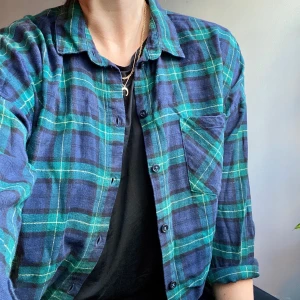 Jättefin flanellskjorta - Världens skönaste rutiga flanellskjorta. Strl M. 100% bomull! Bra skick. Frakt tillkommer 