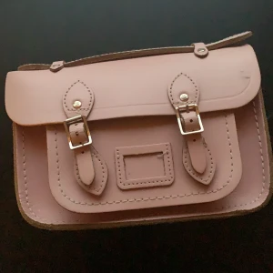 Skit fin väska - Väska i nyskick:) pris kan disskuteras