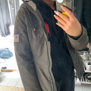 Svea jacka  - Super fin militärgrön jacka från Svea❤️ säljer pga storleken är för liten💞 pris kan diskuteras men köpare står för frakt