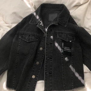 Jeansjacka - Snygg jeansjacka som passar till allt! 