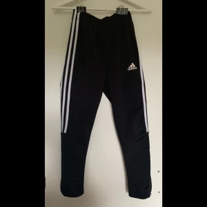 Adidas  - Adidas Byxor 134