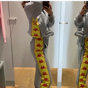 Kappa dress - Fick hem denna igår då jag köpt den här men den var tyvärr fel storlek och säljer den därför! Nyskick och verkligen jätte fin! Inte mina bilder utan tidigare ägaren❤️