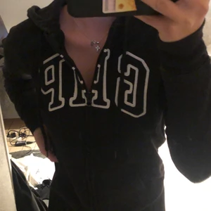 Tröja - Gap tröja som inte kommer till användning, den är som ny, den är inte nopprig. 