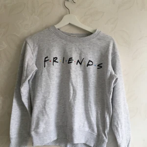 Sweatshirt  - Jätte fin sweatshirt i jätte bra skick. 