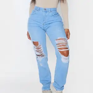 Ripped jeans aldrig använt och med prislappen fortfarande på!!!