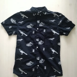 Kortärmade skjorta  - En fin kortärmad skjorta med djur motiv 