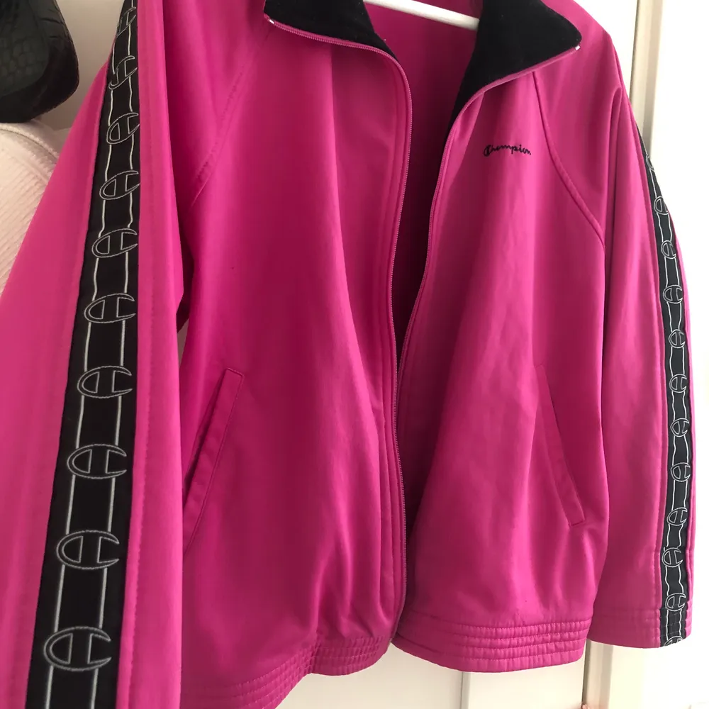 rosa zip-tröja från champion köpt på humana! storlek s och knappt använd. Tröjor & Koftor.