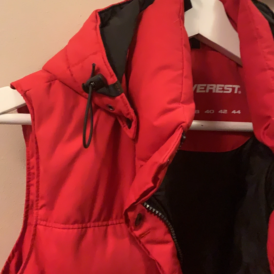 Everest röd dunväst stl 36 - 91