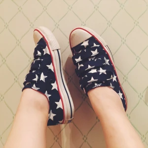  - Fejka men snygga converse.😂👌🏻
Har använt en gång.
Köpare står för frakt.