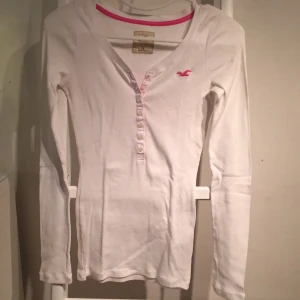  - 🌸Använd fåtal gånger
🌸Hollister.co
🌸Snyggt rosa märke