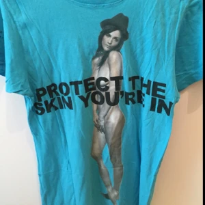  - Protect the skin your're in. Tisha i härlig färg från Marc Jacobs. Använd ett fåtal gånger.