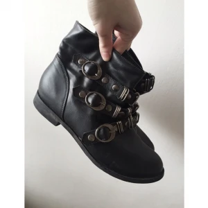  - Boots från Nelly.com. 